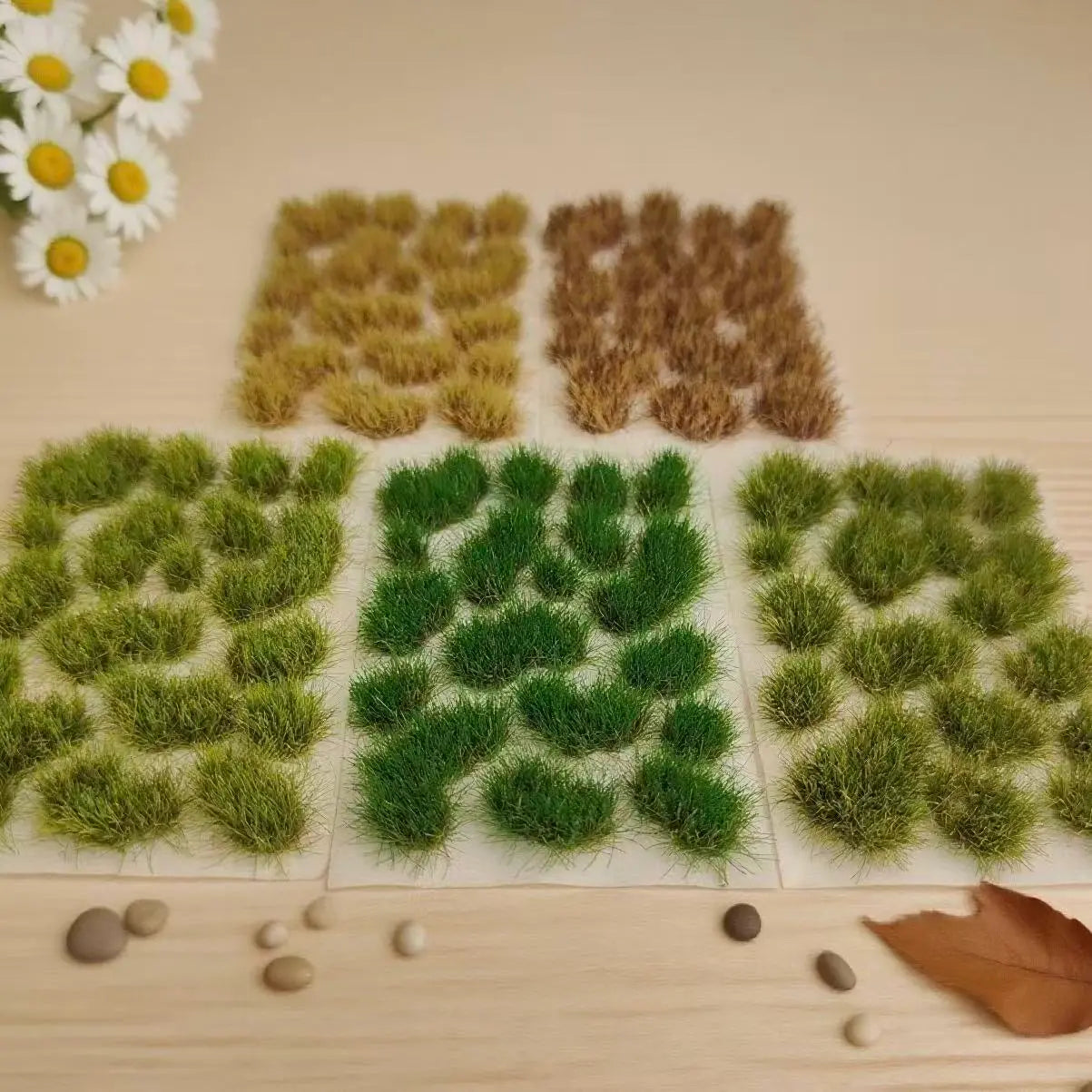 Golden autumn yellow static grass tufts, irregular 8mm grass clumps, perfect to build ripe wheat fields, harvest farmland and fall wild miniature wargame landscapes
