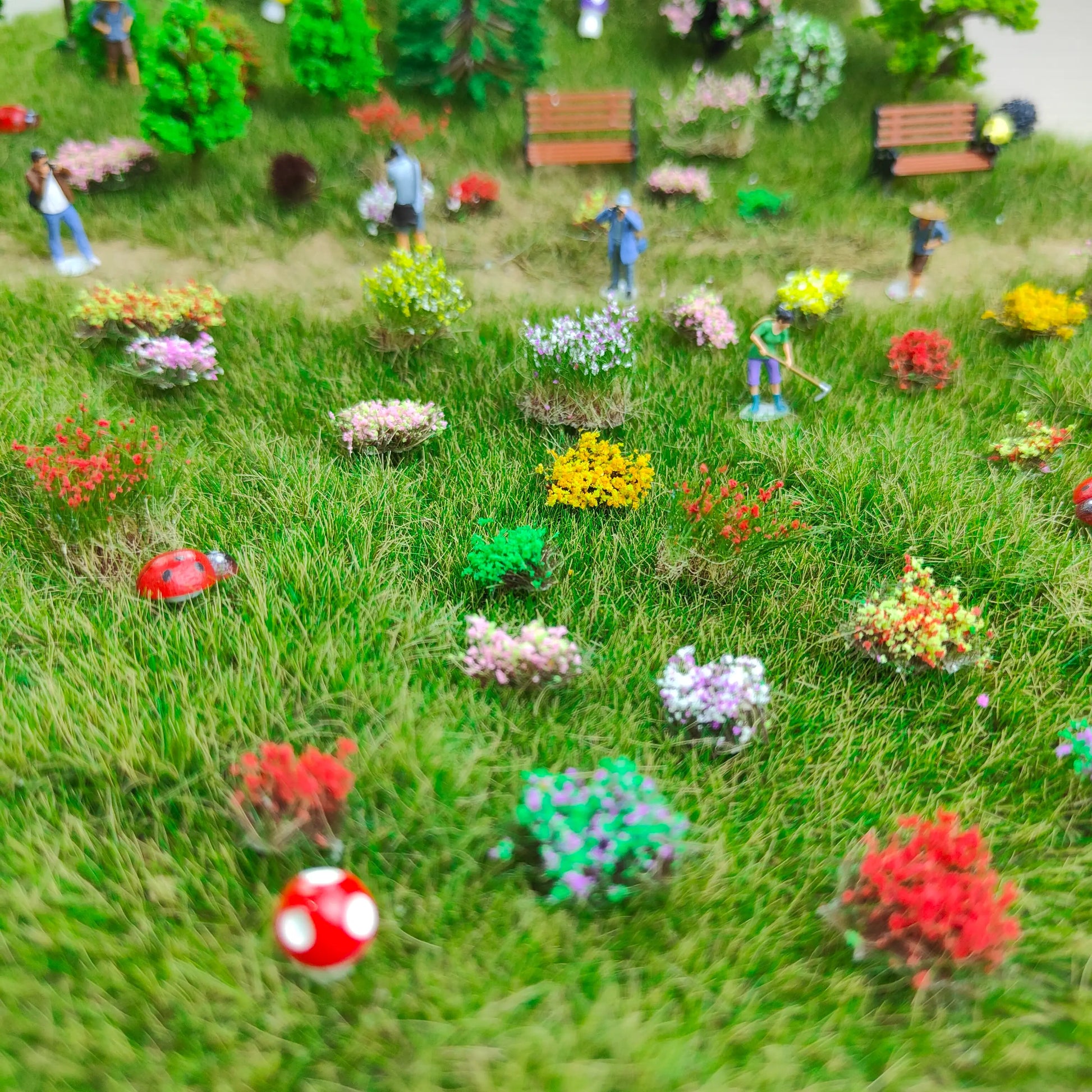 Natural green static grass for 1:64 scale train layout diorama